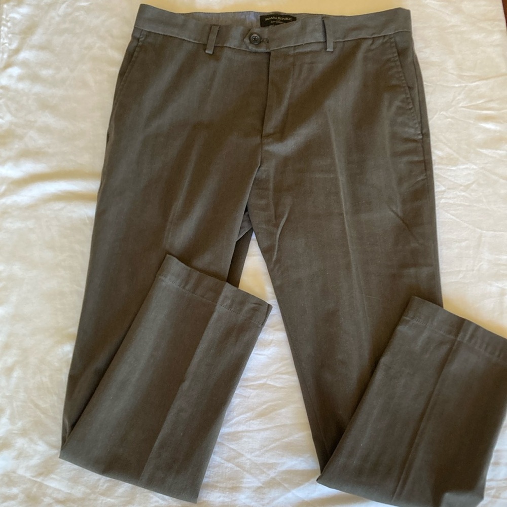 Banana Republic Slim-Tapered Gray Dress Pants - Size 32/32 - Picture 1 of 2